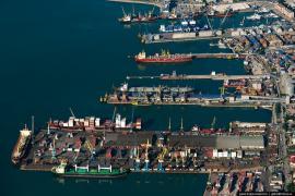 Госдума приняла закон об установлении цен в рублях в морских портах РФ